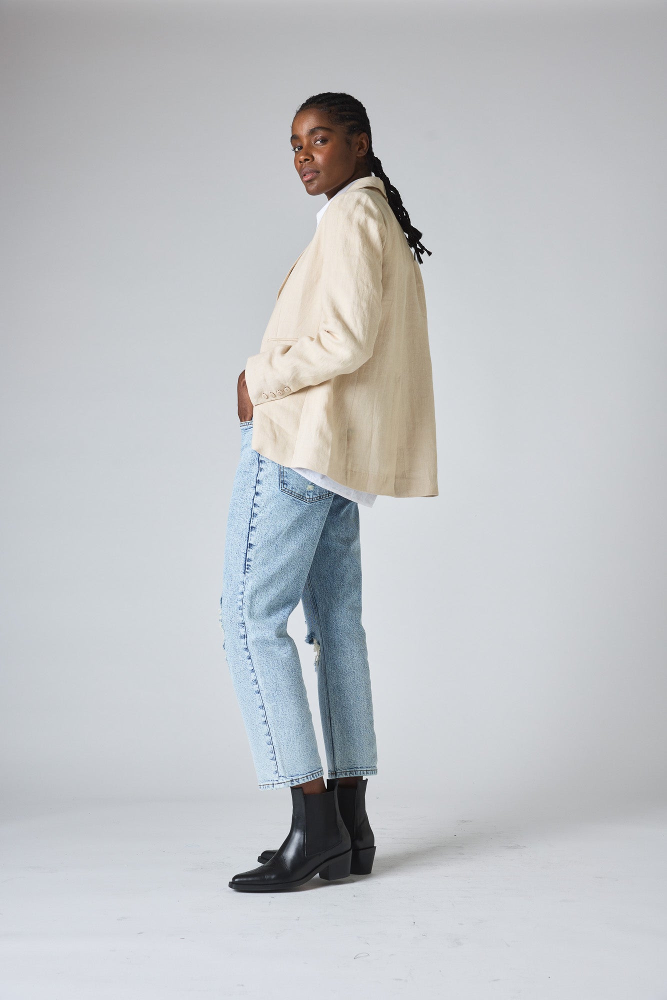 The Linen Classic Blazer That Upgrades You