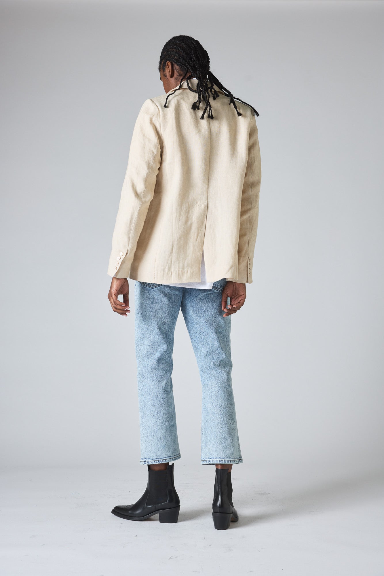 The Linen Classic Blazer That Upgrades You
