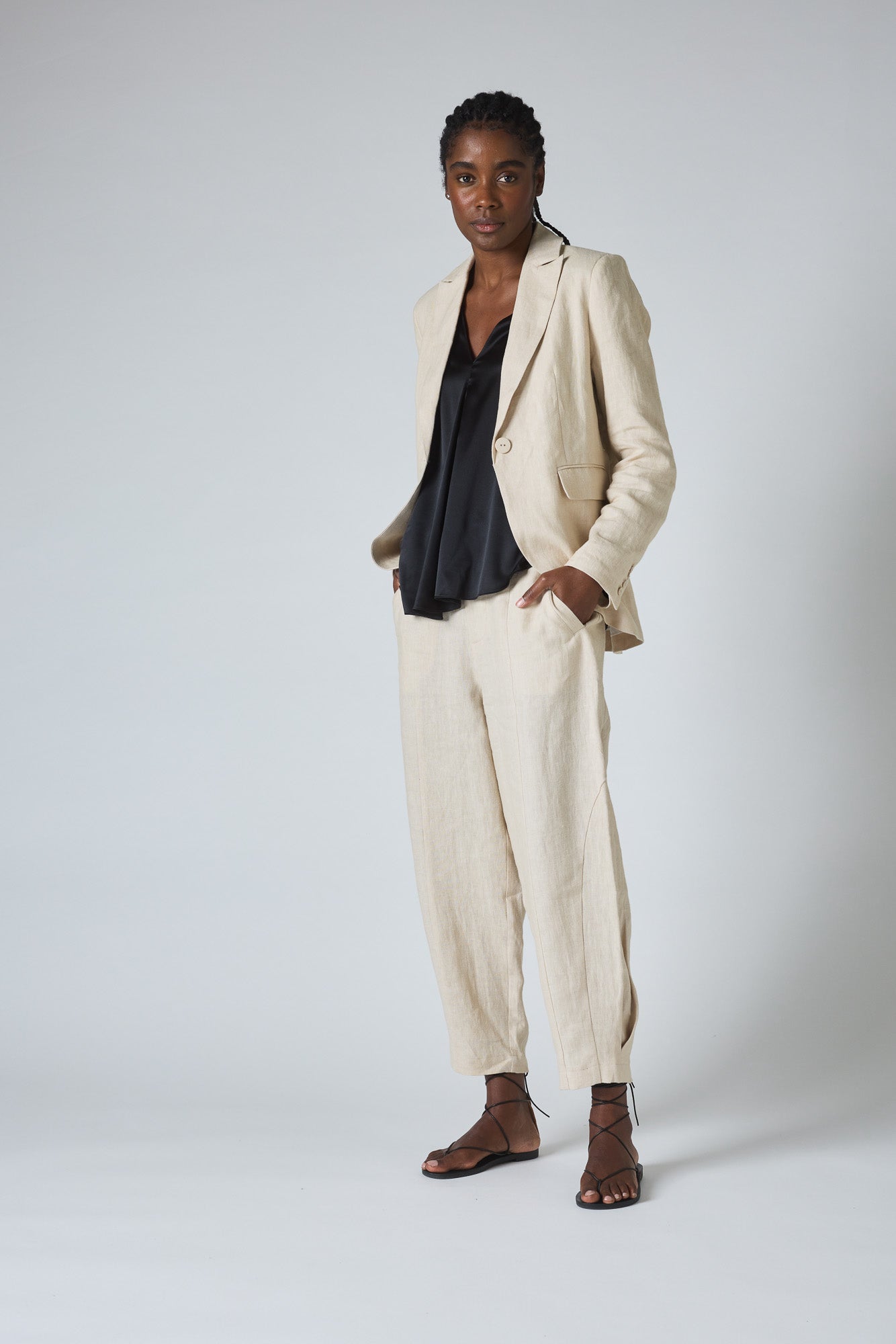 The Linen Detail Oriented Tapered Pant