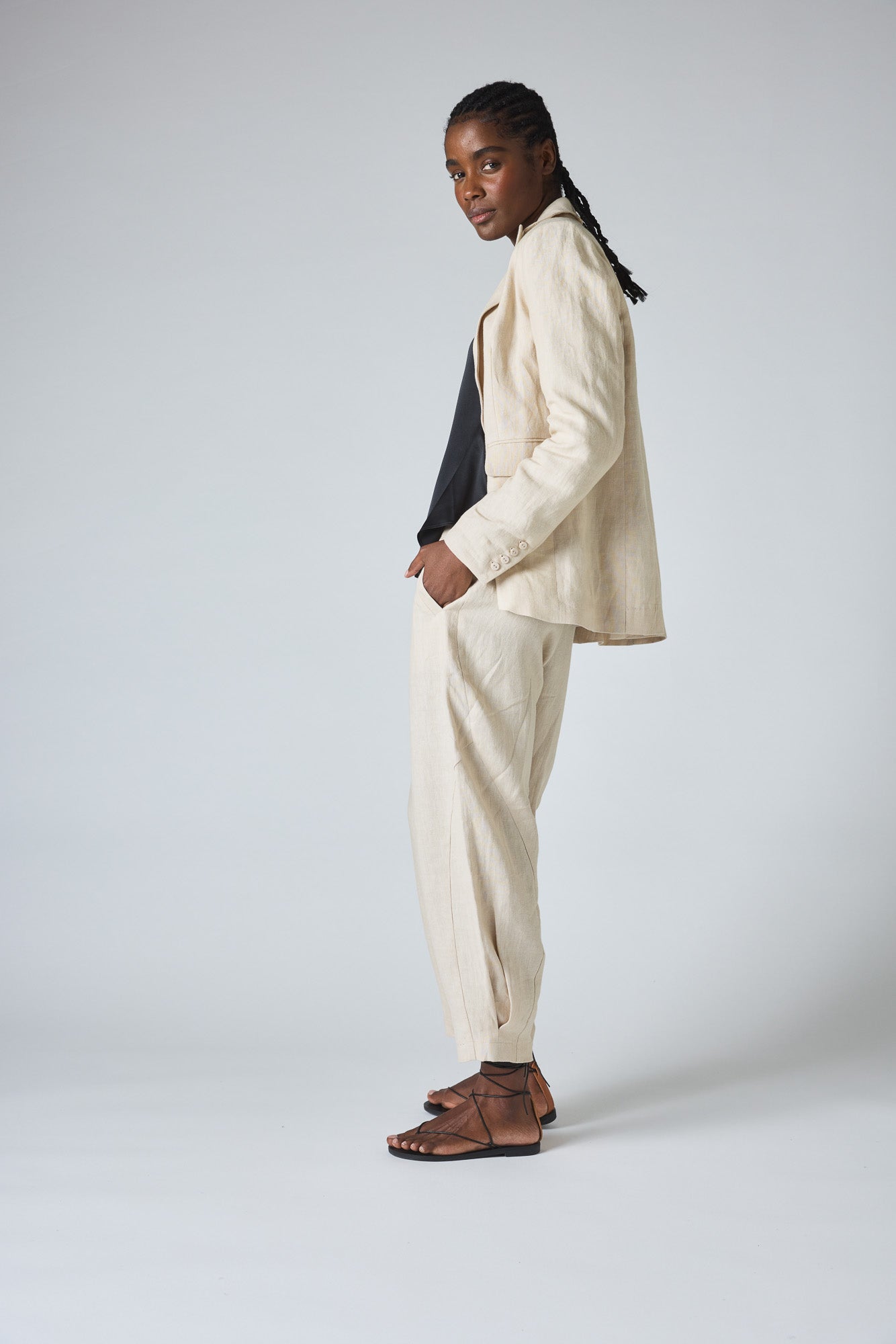 The Linen Detail Oriented Tapered Pant