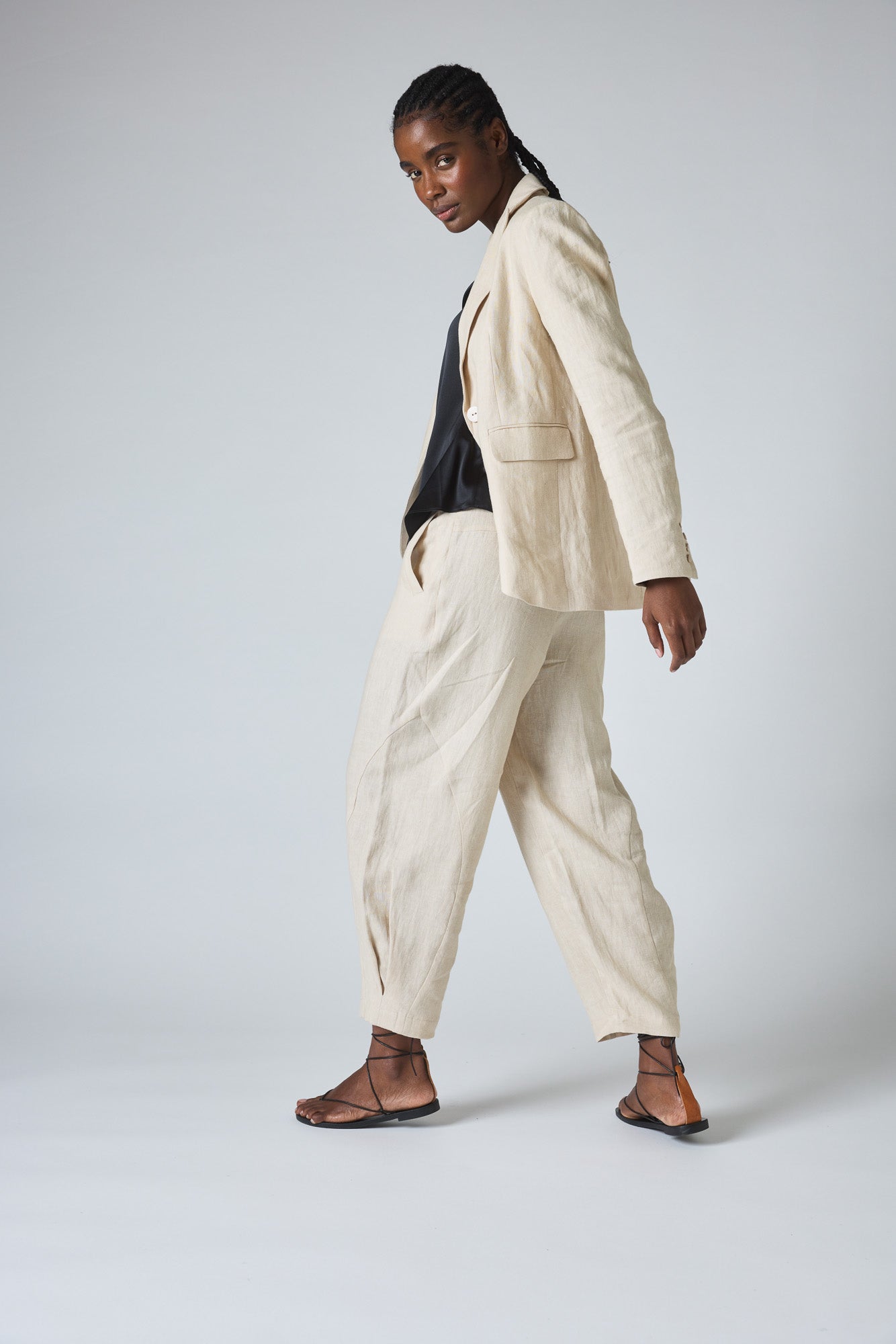 The Linen Detail Oriented Tapered Pant