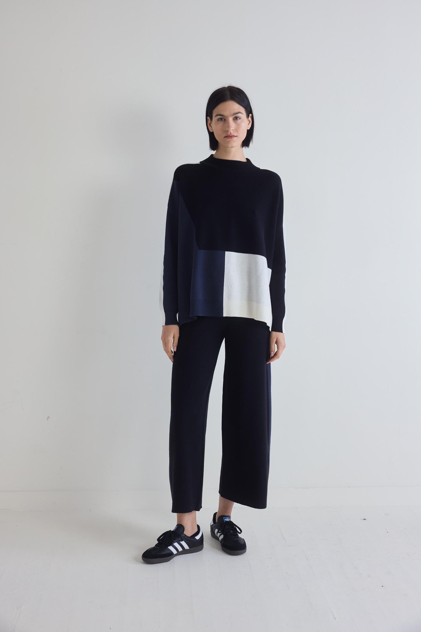 Light Knit Colorblock Sweater