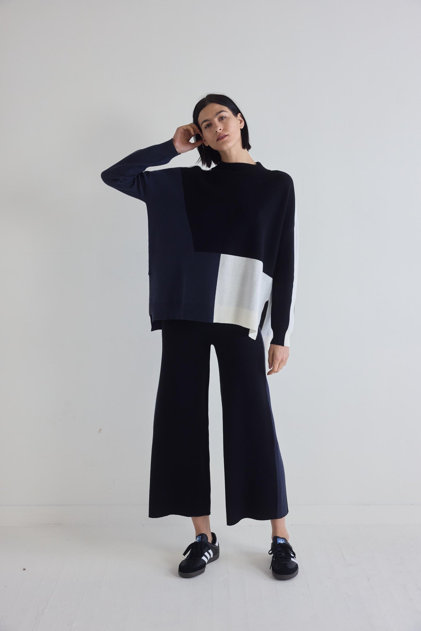 Light Knit Colorblock Sweater