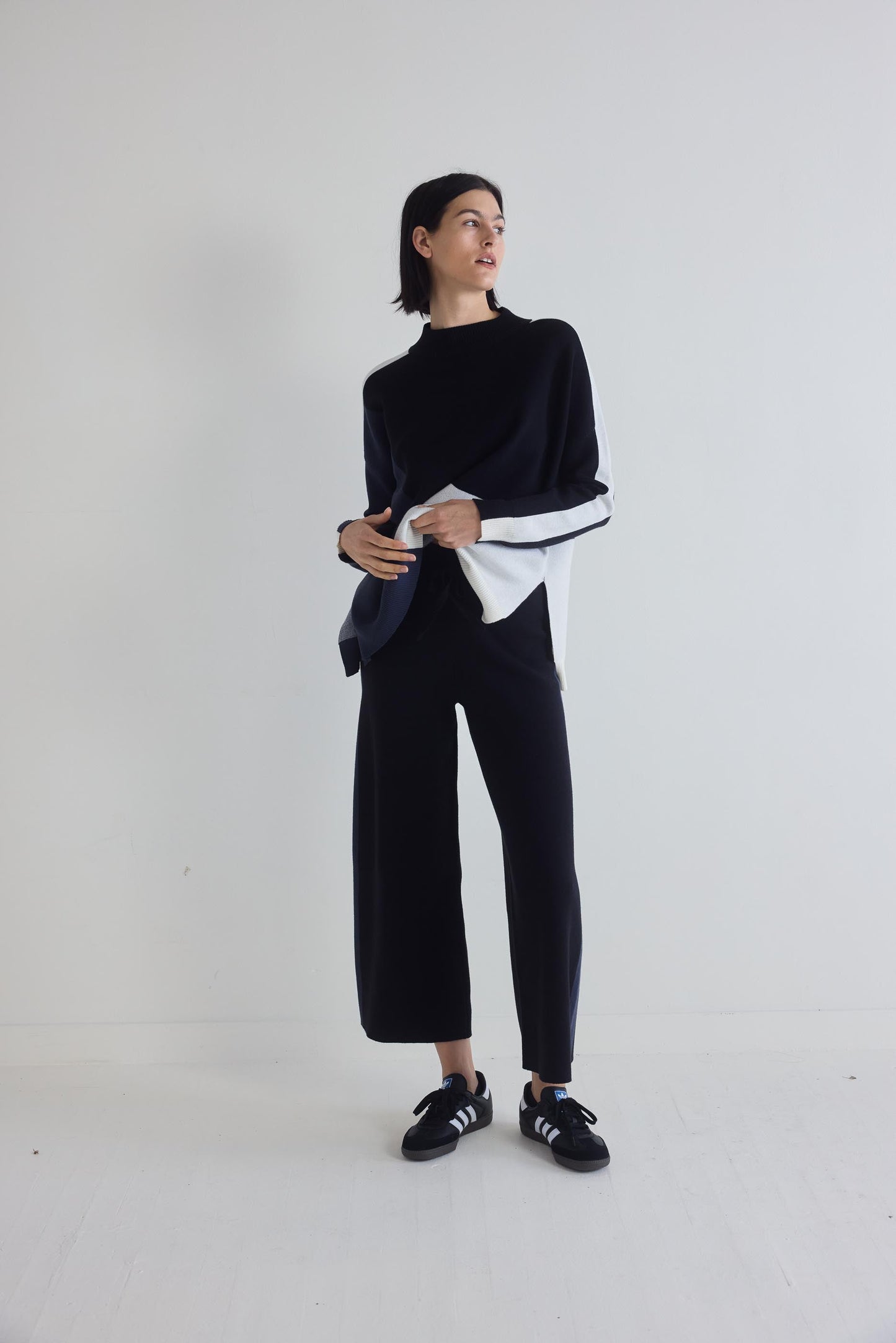 Light Knit Colorblock Sweater