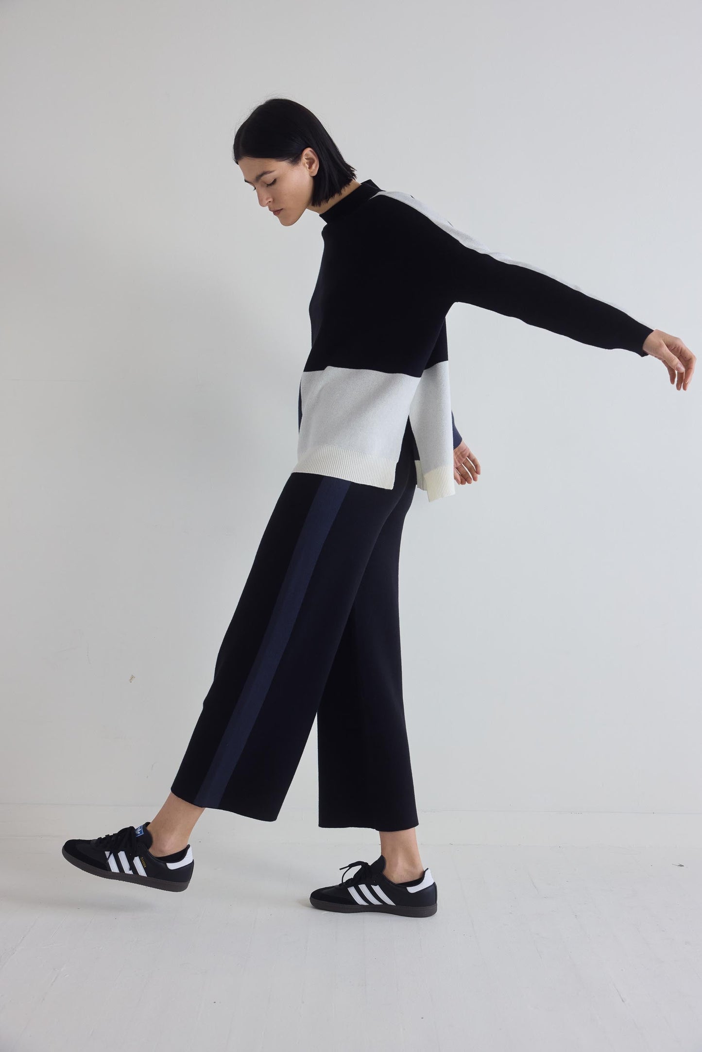Light Knit Colorblock Sweater