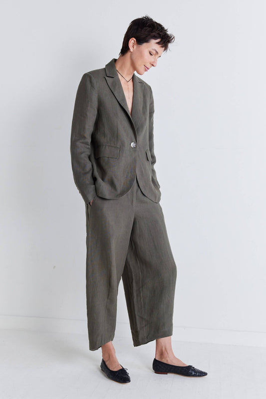The Linen Classic Blazer That Upgrades You
